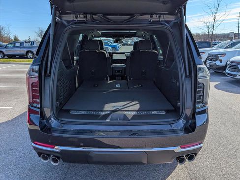 New 2026 Chevrolet Suburban Premier image 10