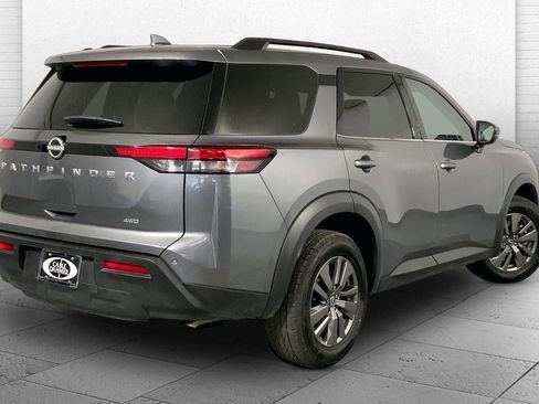 Used 2025 Nissan Pathfinder SV AWD/4WD image 13