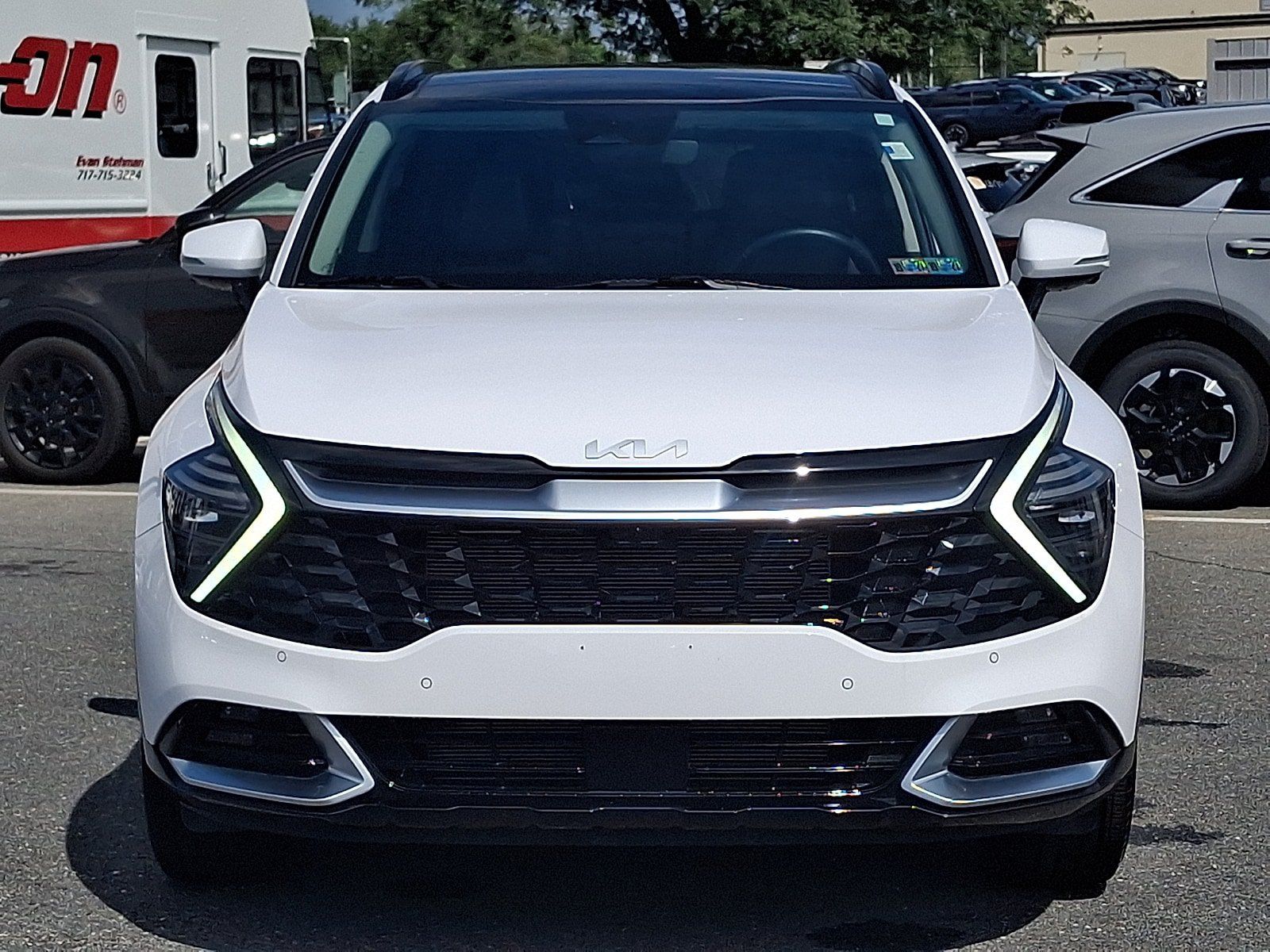 Used 2025 Kia Sportage SX AWD/4WD image 2