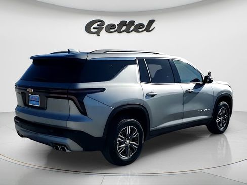 Used 2025 Chevrolet Traverse LT image 6