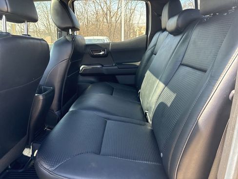 Used 2022 Toyota Tacoma TRD Off-Road w/ TRD Premium Off Road Package image 22