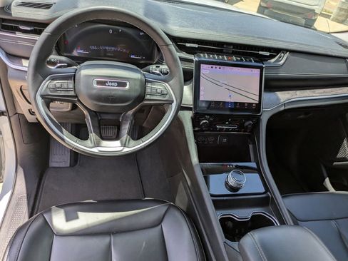 Used 2024 Jeep Grand Cherokee Limited image 13