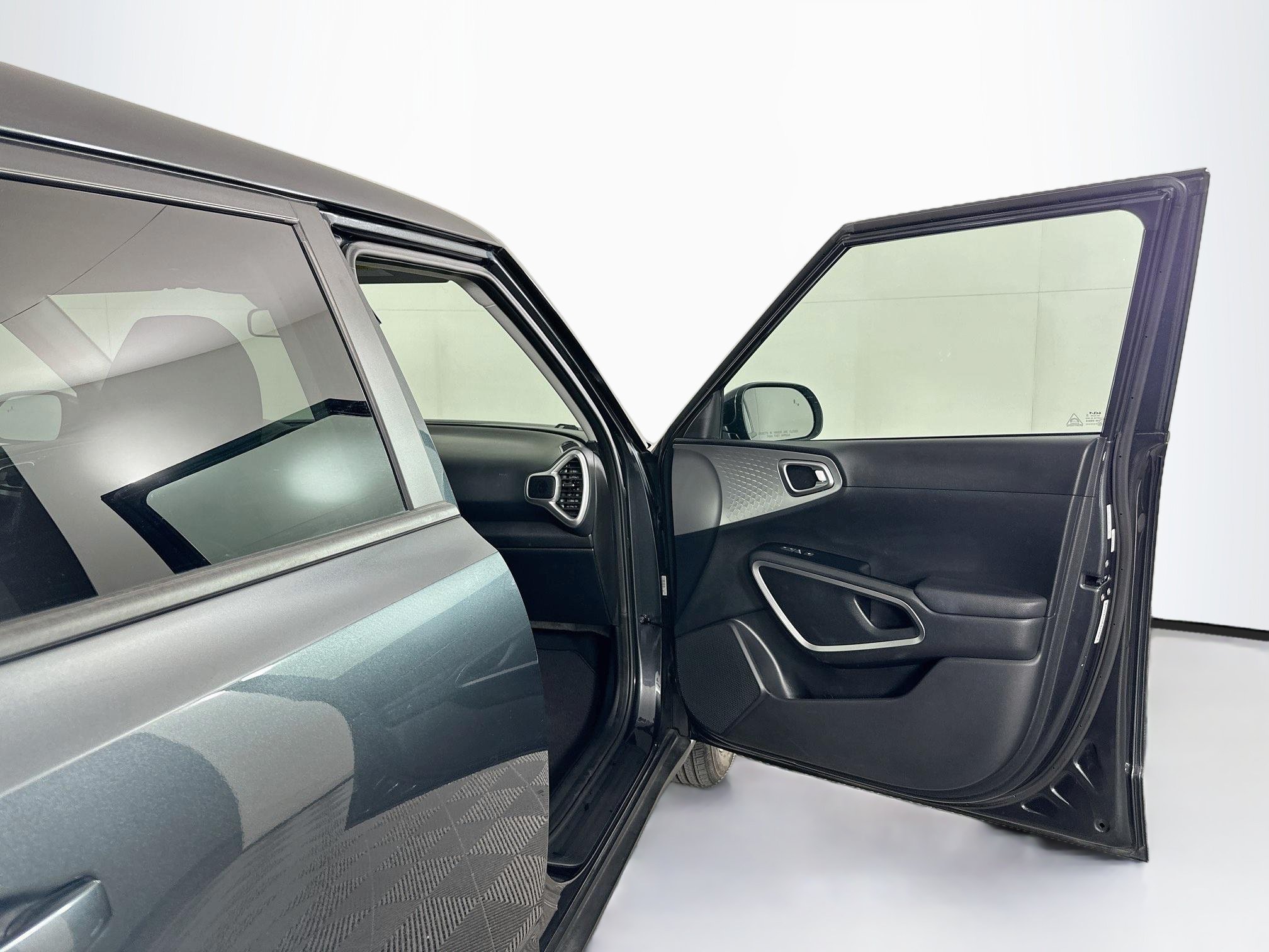 Used 2025 Kia Soul LX w/ LX Technology Package FWD image 30