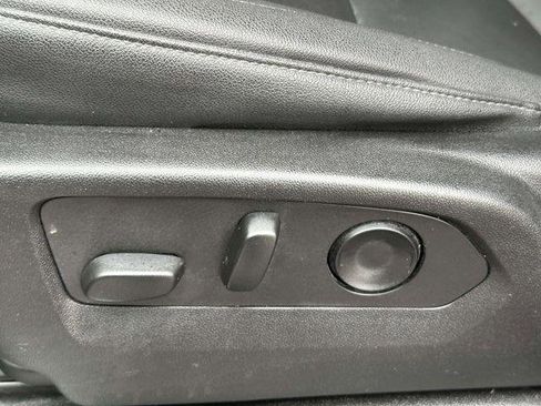 Used 2023 Chevrolet Suburban LT image 15