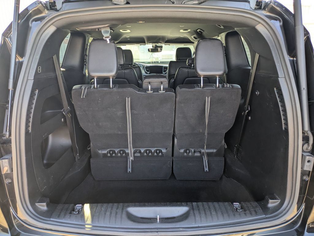 Used 2025 Chrysler Pacifica Select FWD image 24