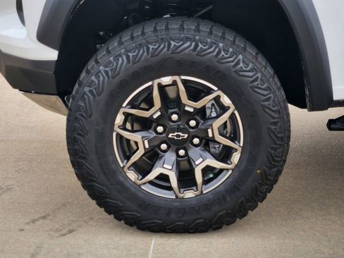 New 2026 Chevrolet Colorado ZR2 w/ Technology Package AWD/4WD image 8