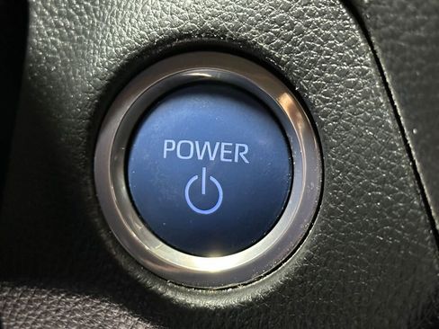 Used 2022 Toyota RAV4 SE w/ Carpet Mat Package (TMS) image 21