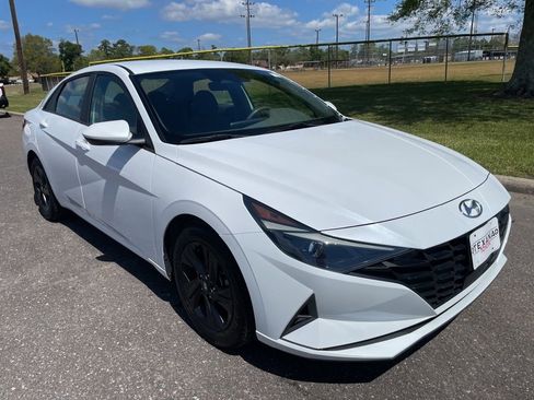Used 2021 Hyundai Elantra SEL w/ Convenience Package image 10