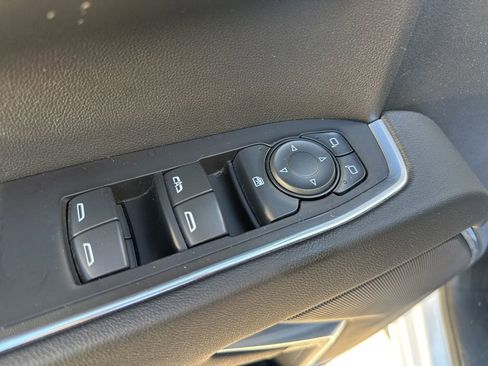 Used 2022 Chevrolet Silverado 1500 LT w/ Z71 Off-Road Package image 11