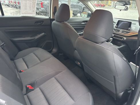 Used 2025 Nissan Altima 2.5 SV image 3