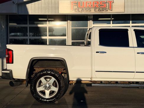 Used 2015 GMC Sierra 2500 Denali w/ Duramax Plus Package image 10