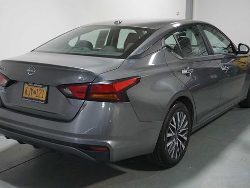 Used 2023 Nissan Altima 2.5 SV image 7
