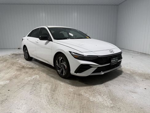 Used 2025 Hyundai Elantra Sport w/ Cargo Package image 8