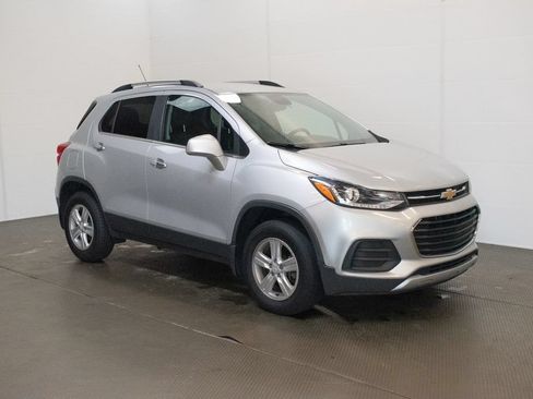 Used 2017 Chevrolet Trax LT w/ LT Convenience Package AWD/4WD image 1