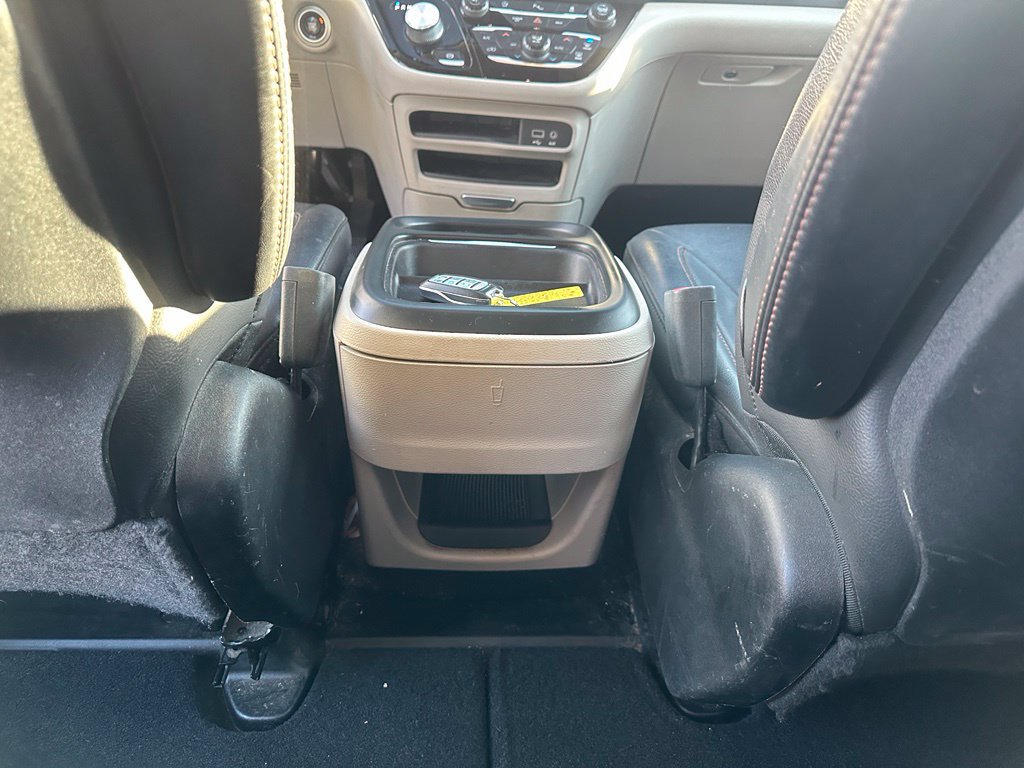 Used 2017 Chrysler Pacifica Touring-L FWD image 24