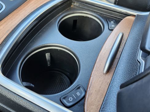 Used 2016 Chrysler 300 C Platinum image 35