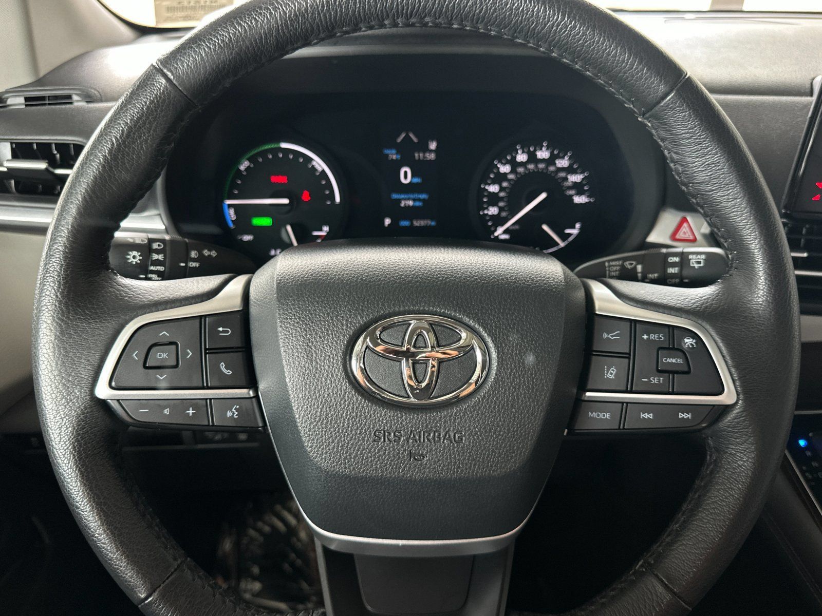 Used 2024 Toyota Sienna XLE FWD image 23