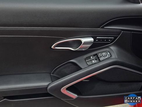 Used 2025 Porsche 718 Cayman w/ Premium Package image 12