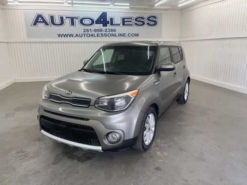 Used 2017 Kia Soul + image 1