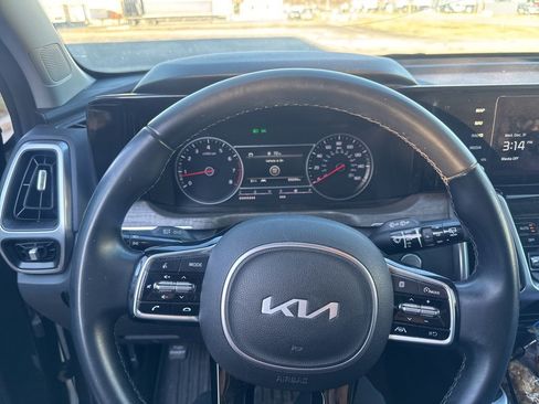 Used 2022 Kia Sorento S image 12