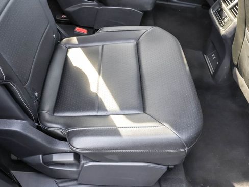 Used 2021 Volkswagen Atlas SE image 34