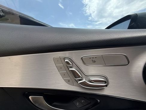 Used 2019 Mercedes-Benz GLC 300 image 12