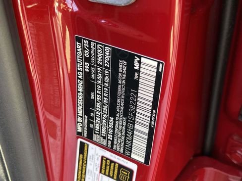 Used 2025 Mercedes-Benz GLC 300 4MATIC image 23