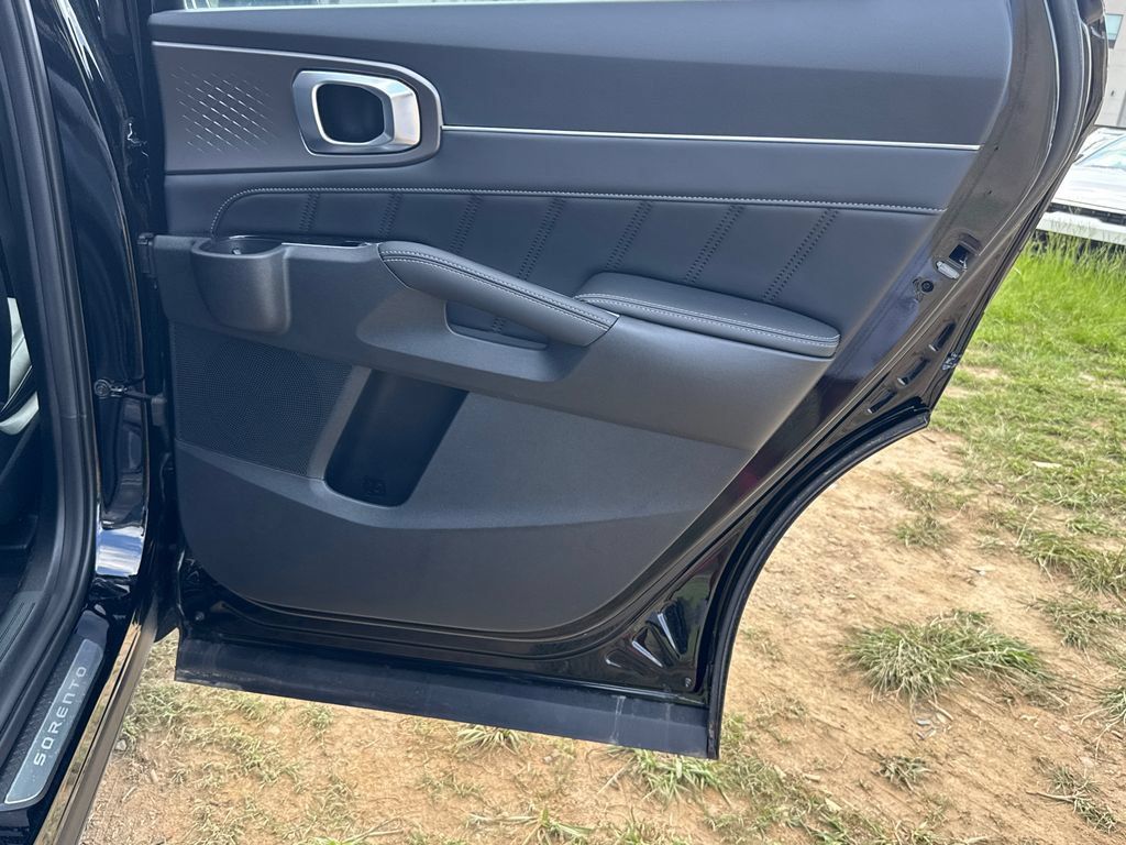 New 2025 Kia Sorento SX FWD image 16