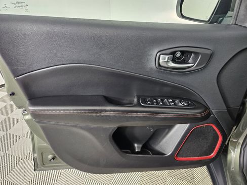 Used 2019 Jeep Compass Trailhawk w/ Cold Weather Group AWD/4WD image 20