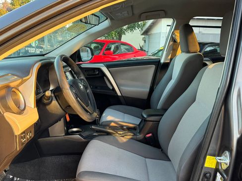 Used 2015 Toyota RAV4 LE AWD/4WD image 30