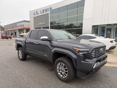 Used 2024 Toyota Tacoma Limited image 3