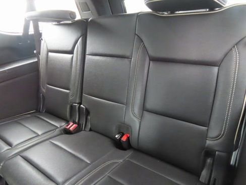 Certified 2025 Chevrolet Suburban Premier image 32