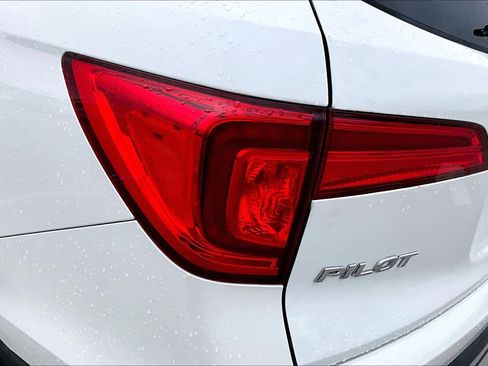 Used 2016 Honda Pilot Touring image 29