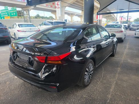 Used 2025 Nissan Altima 2.5 SV FWD image 8