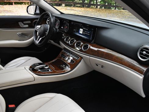 Used 2019 Mercedes-Benz E 300 4MATIC w/ Convenience Package image 28