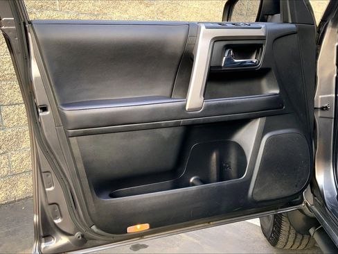 Used 2022 Toyota 4Runner SR5 Premium image 18