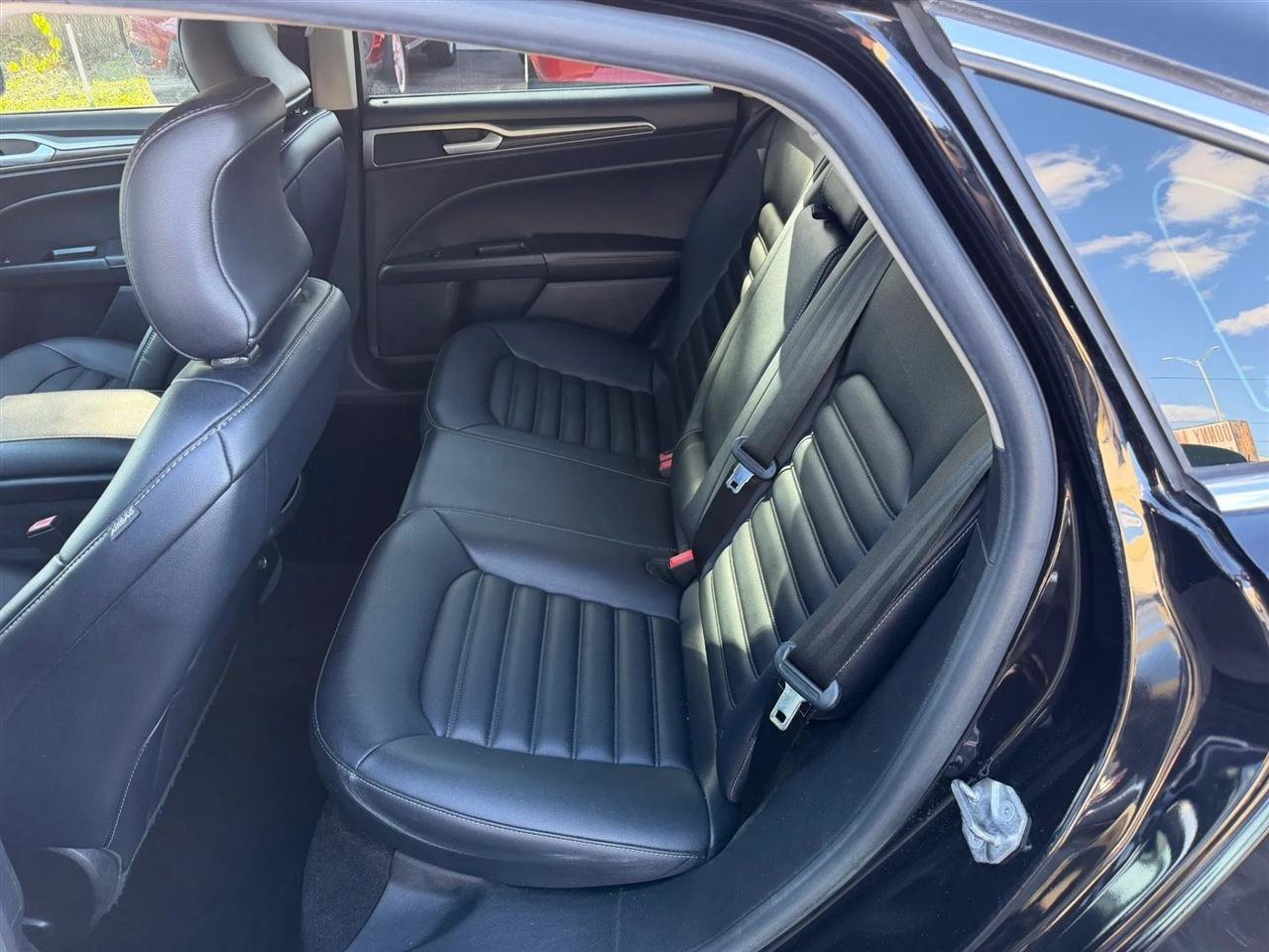 Used 2019 Ford Fusion SEL FWD image 26