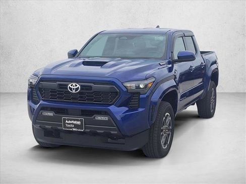 Used 2025 Toyota Tacoma TRD Sport AWD/4WD image 2