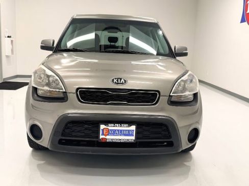 Used 2013 Kia Soul + FWD image 6