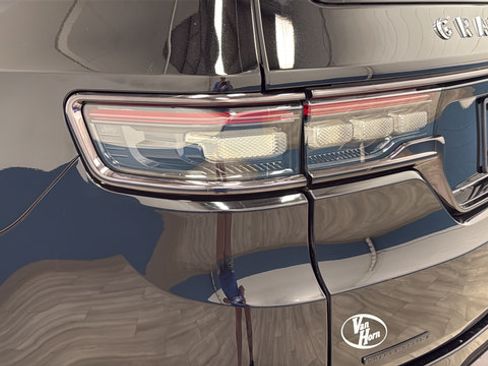 Used 2022 Jeep Grand Wagoneer Series II AWD/4WD image 42