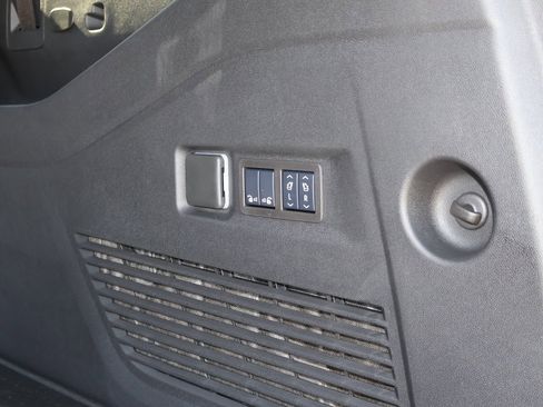 New 2025 Chevrolet Suburban Premier image 35