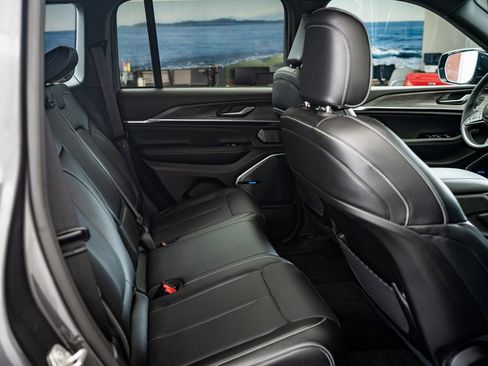 Used 2022 Jeep Grand Cherokee Overland image 38