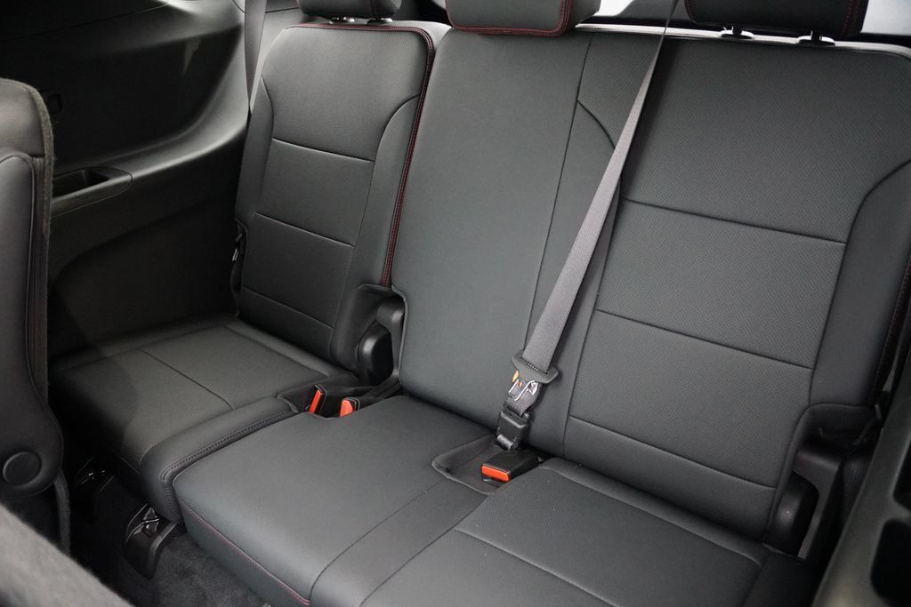 Certified 2024 Chevrolet Traverse RS FWD image 18