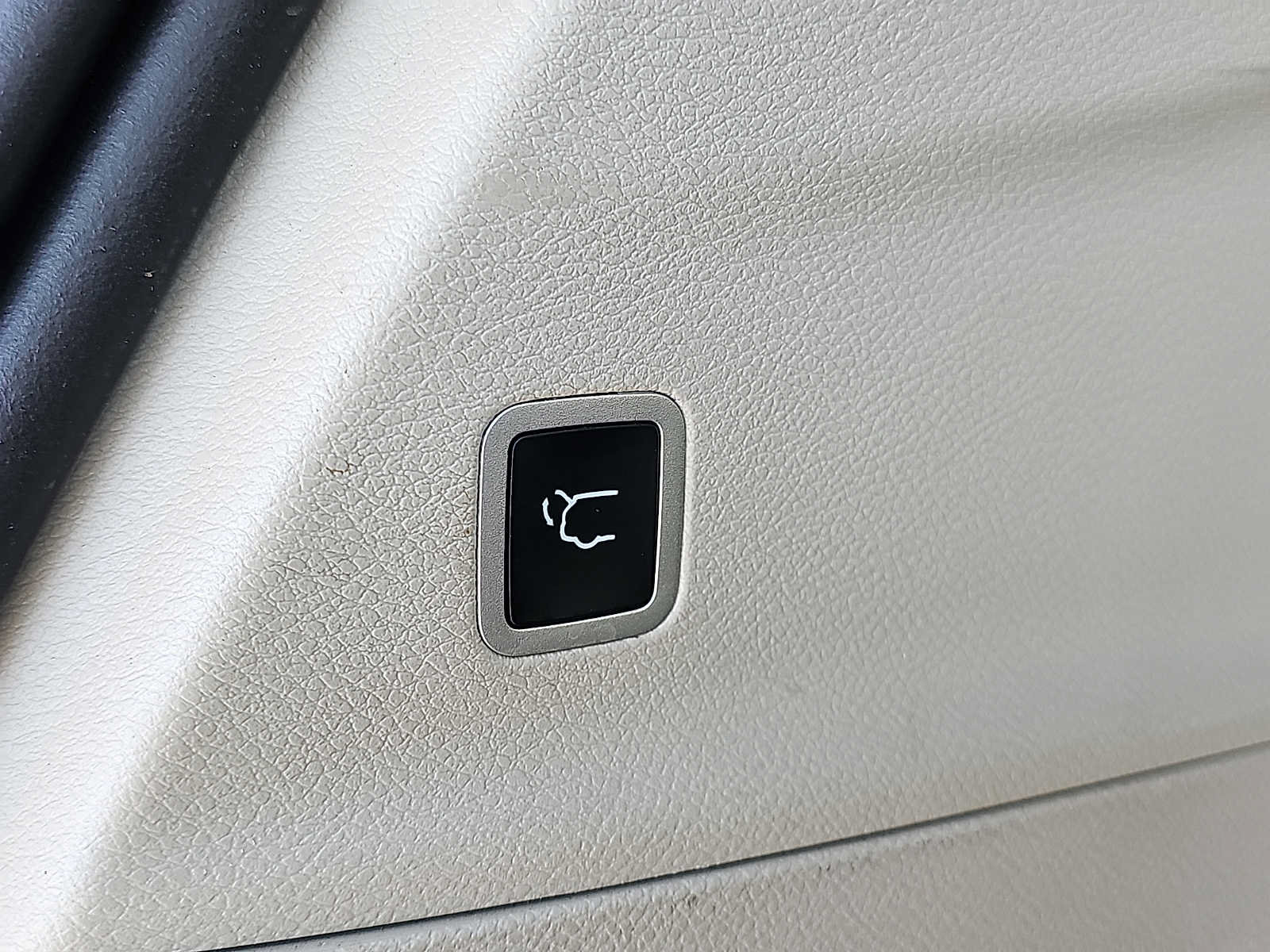 Used 2024 Chrysler Voyager LX FWD image 31