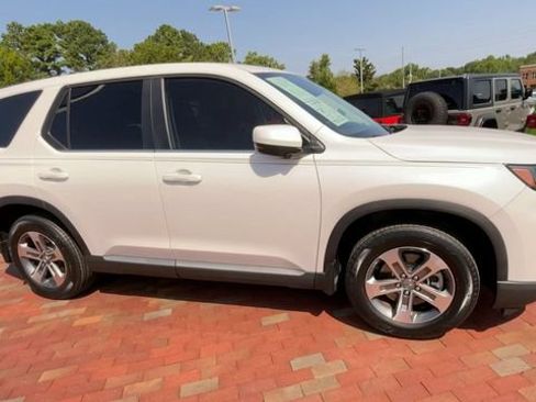 Certified 2025 Honda Pilot EX-L image 3