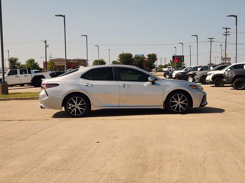 Used 2023 Toyota Camry SE w/ Convenience Package FWD image 7