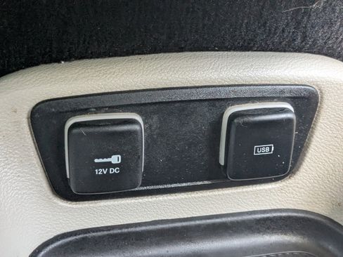 Certified 2020 Chrysler Voyager Lxi FWD image 22