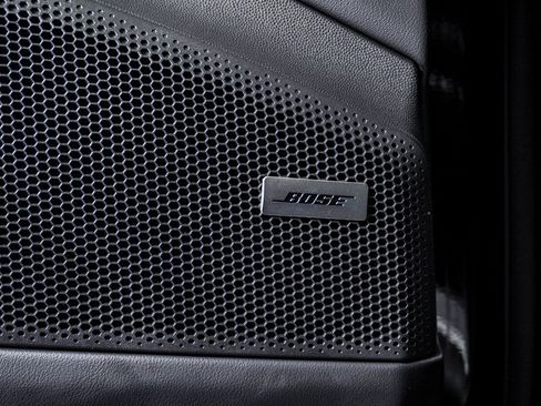 Certified 2025 Porsche Macan Electric image 27