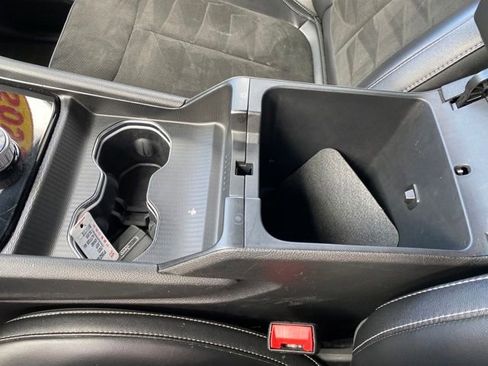 Used 2023 Jeep Grand Cherokee L Laredo image 12