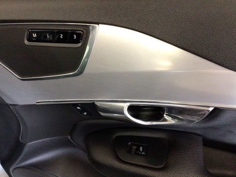 Used 2016 Volvo XC90 T8 Momentum w/ Vision Package AWD/4WD image 17